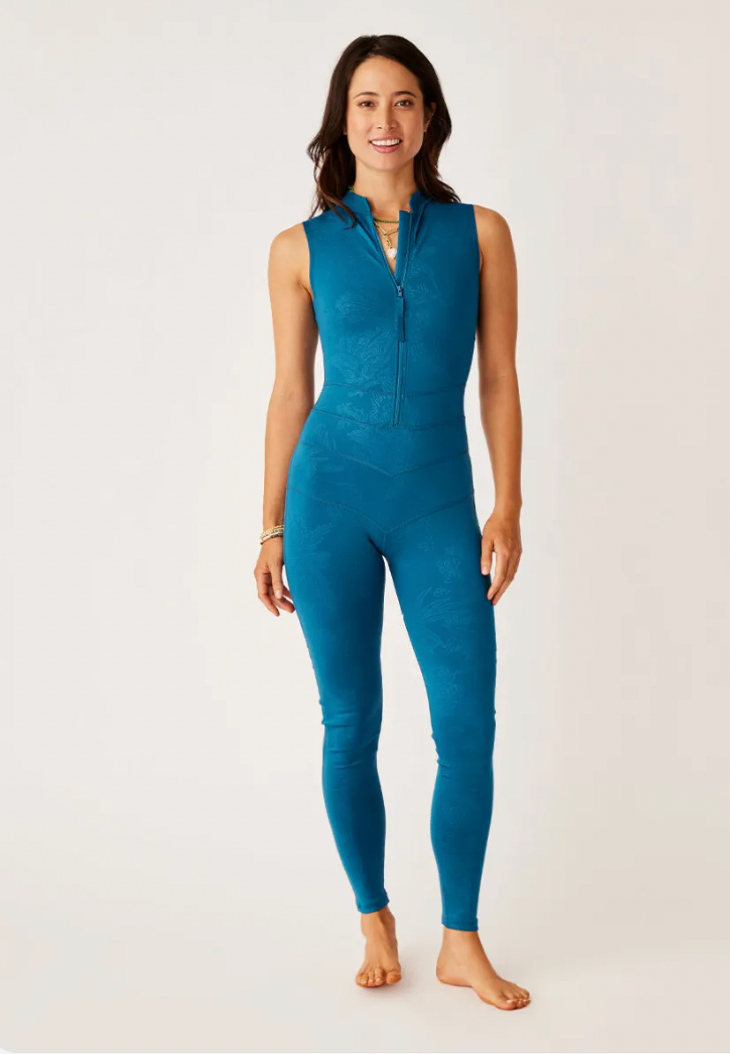 Sadie Sleeveless: Azul Embossed